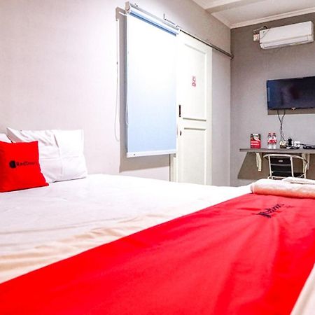 เรดดอร์ซ @ ซิตราแลนด์ สุราบายา Hotel ภายนอก รูปภาพ